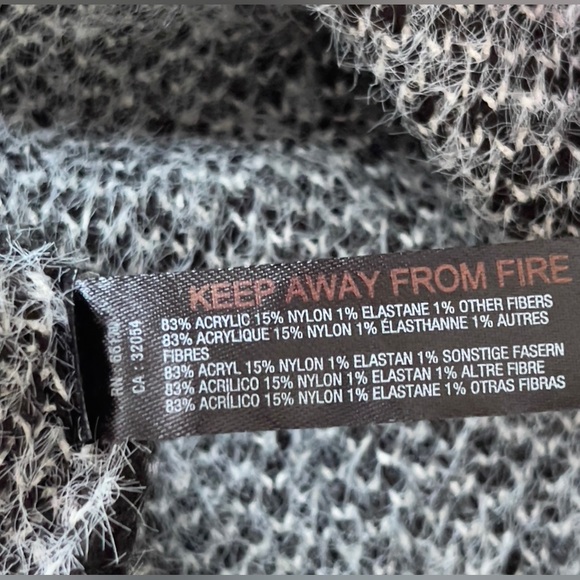 Out From Under Cozy Up Cropped Black & White Bow Long Sleeve Sweater Size Small - Picture 8 of 8